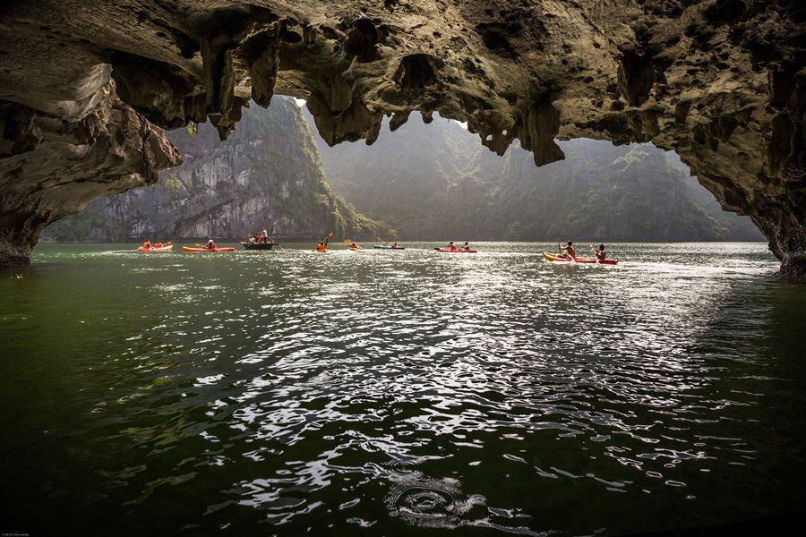 Hang Sáng, Hang Tối Vịnh Lan Hạ 