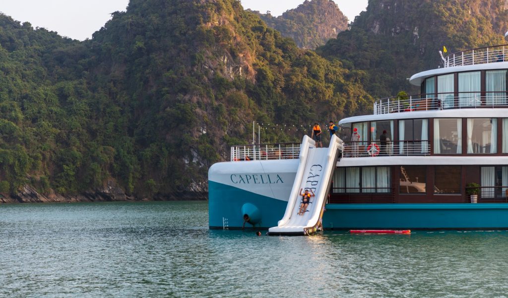 capella-cruise-waterslide