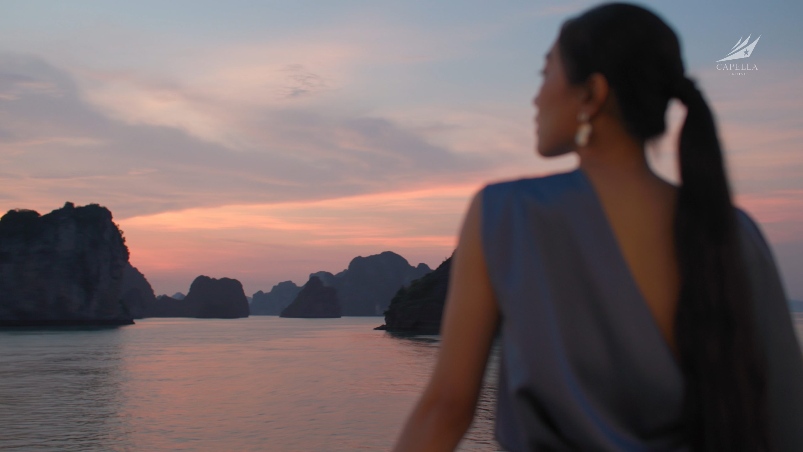 Journey to Halong Bay: Super yacht or Cruiser?